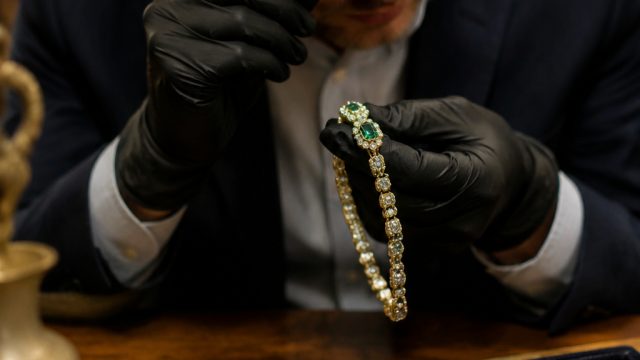 Understanding the Value of Antique Jewelry in Today's Market